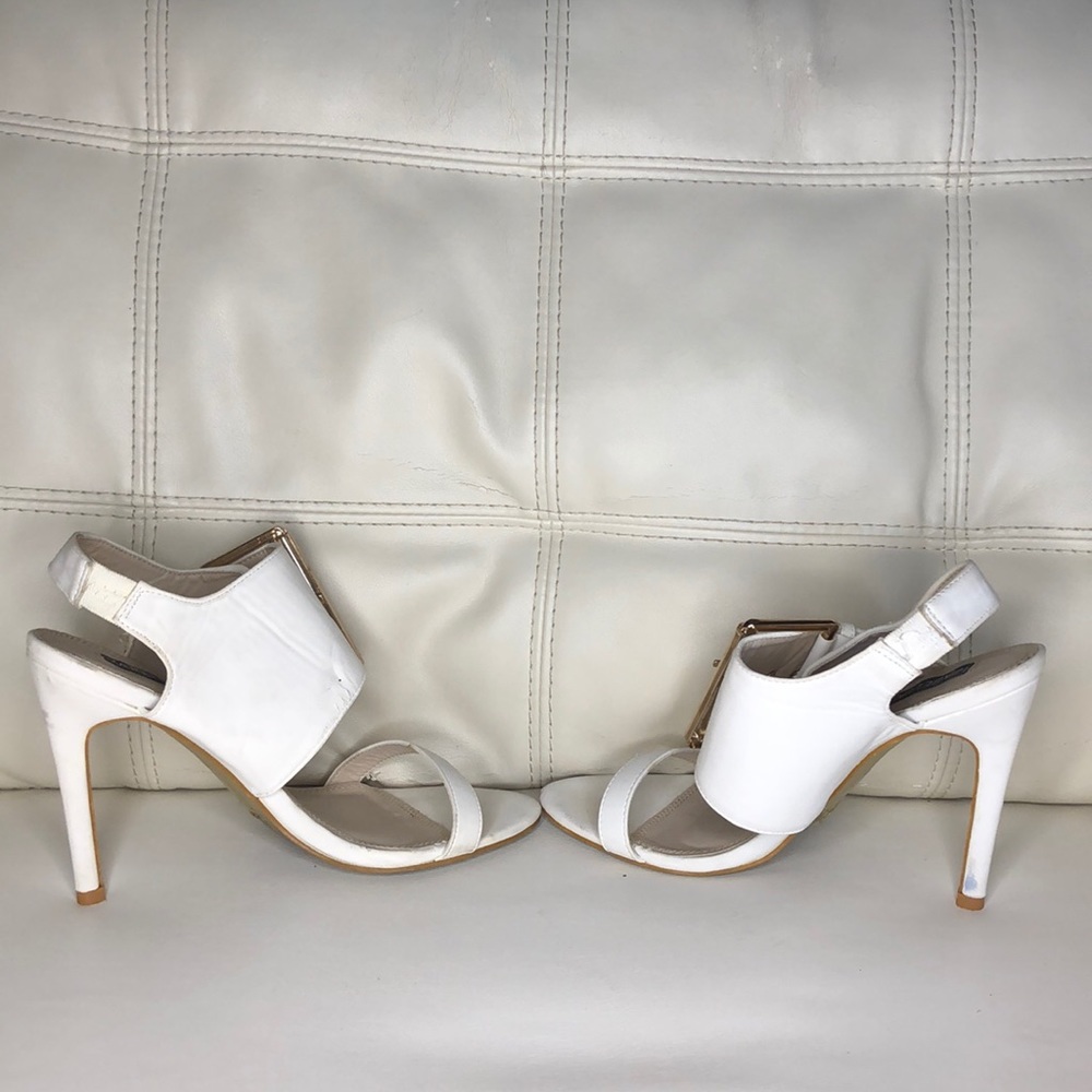 Izabella Rue size 7 gold buckle Heel